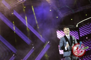 Улуғбек Раҳматуллаевнинг яккахон концерт дастуридан фоторепортаж