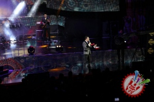 Улуғбек Раҳматуллаевнинг яккахон концерт дастуридан фоторепортаж