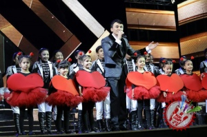 Улуғбек Раҳматуллаевнинг яккахон концерт дастуридан фоторепортаж