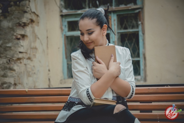 Хонанда Ҳадича янги фотосессиясини тақдим қилди