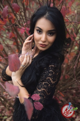 Хонанда Ҳадича янги фотосессиясини тақдим қилди