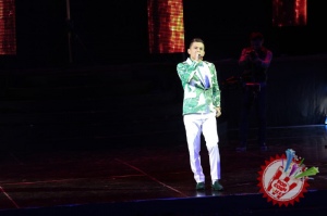 Жасур Умировнинг концерт дастуридан фоторепортаж