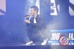 Жасур Умировнинг концерт дастуридан фоторепортаж