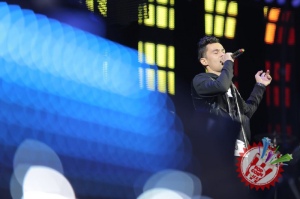 Жасур Умировнинг концерт дастуридан фоторепортаж