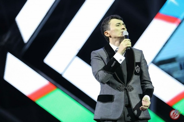 Улуғбек Раҳматуллаевнинг концертида барчани йиғлатган тарона премьераси