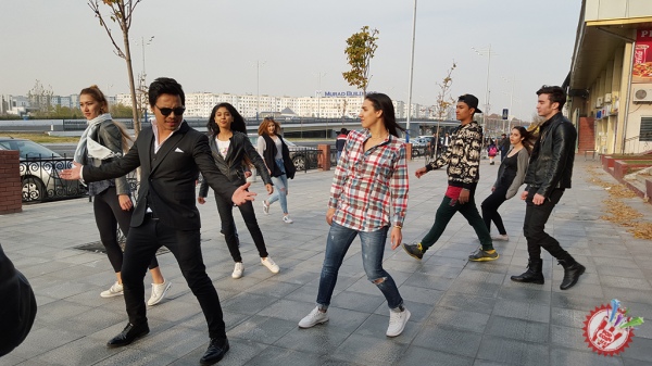 Шуҳрат Умар “На қилай” қўшиғи учун видеоклип тасвирга олдирди