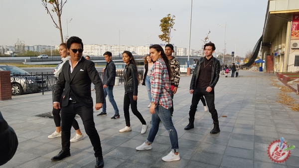 Шуҳрат Умар “На қилай” қўшиғи учун видеоклип тасвирга олдирди