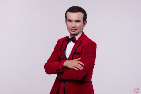 Воҳид Абдулҳаким  “Она фарёди” номли қўшиқ ижро этди