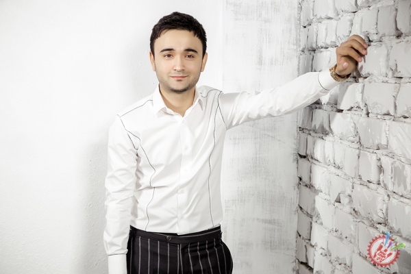 Сиз билган “Паризод” қўшиғи Шоҳруҳхон ижросида