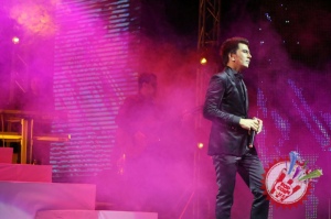 Сардор Мамадалиевнинг концерт дастуридан фоторепортаж