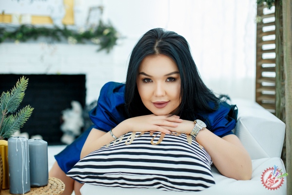 Азиза Низамовадан байрамона туҳфа