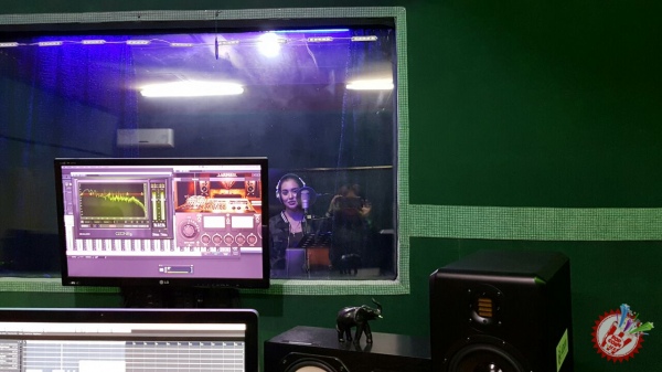 Хонанда Ҳадича янги қўшиқ устида иш бошлади