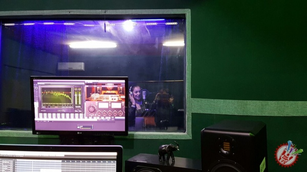 Хонанда Ҳадича янги қўшиқ устида иш бошлади