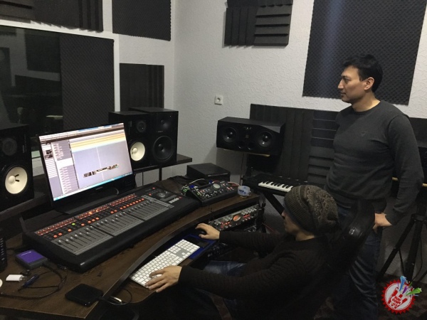 Рашид Ҳаликов янги тарона устида иш бошлади