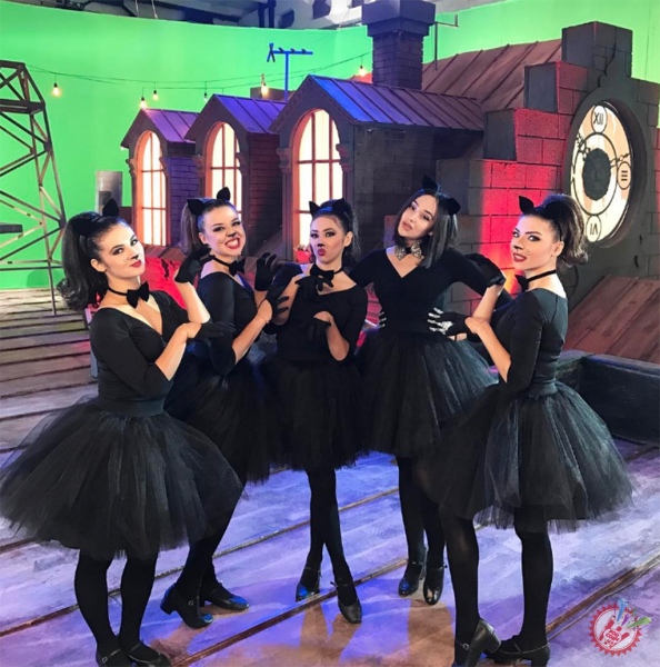 Шаҳло Аҳмедова янги клипида мушукча образида намоён бўлади