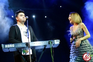 Сарвар ва Комилнинг “Бир муҳаббат қиссаси” номли концертидан фоторепортаж