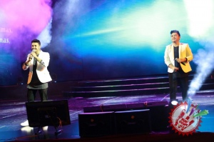 Сарвар ва Комилнинг “Бир муҳаббат қиссаси” номли концертидан фоторепортаж