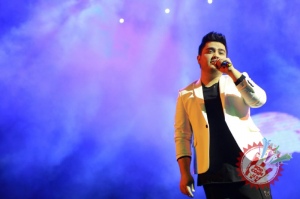 Сарвар ва Комилнинг “Бир муҳаббат қиссаси” номли концертидан фоторепортаж