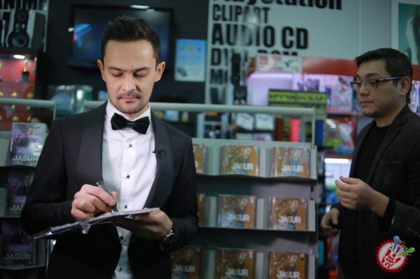 Жасур Умировнинг альбом тақдимоти бўлиб ўтди