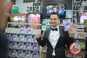 Жасур Умировнинг альбом тақдимоти бўлиб ўтди