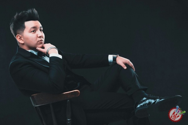 Беҳруз Тоҳиров шўх қизалоқларга атаб қўшиқ куйлади