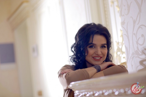 Нилуфар Усмонова “Дадасини қизи” қўшиғи учун видеоклип суратга олдирди