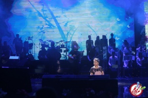 10 йил соғинтирган Юлдуз Усмонова яккахон концерт дастурини намойиш этмоқда