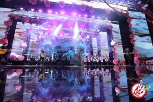 10 йил соғинтирган Юлдуз Усмонова яккахон концерт дастурини намойиш этмоқда