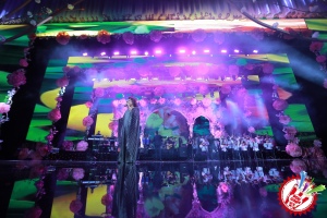 10 йил соғинтирган Юлдуз Усмонова яккахон концерт дастурини намойиш этмоқда