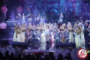 10 йил соғинтирган Юлдуз Усмонова яккахон концерт дастурини намойиш этмоқда