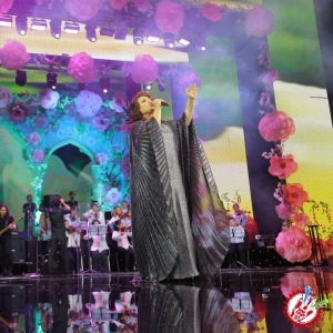 10 йил соғинтирган Юлдуз Усмонова яккахон концерт дастурини намойиш этмоқда