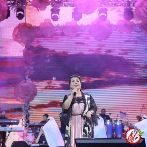 10 йил соғинтирган Юлдуз Усмонова яккахон концерт дастурини намойиш этмоқда