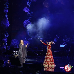 10 йил соғинтирган Юлдуз Усмонова яккахон концерт дастурини намойиш этмоқда