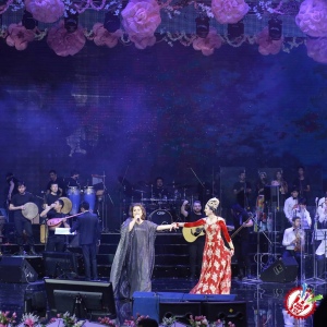 10 йил соғинтирган Юлдуз Усмонова яккахон концерт дастурини намойиш этмоқда