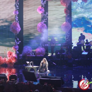 10 йил соғинтирган Юлдуз Усмонова яккахон концерт дастурини намойиш этмоқда