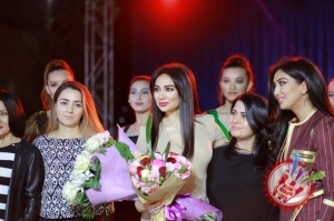 Муниса Ризаева ўзи яратган либослари тўпламининг тадимотини ўтказди (Фоторепортаж)