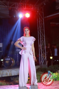 Муниса Ризаева ўзи яратган либослари тўпламининг тадимотини ўтказди (Фоторепортаж)