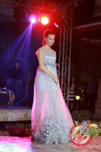 Муниса Ризаева ўзи яратган либослари тўпламининг тадимотини ўтказди (Фоторепортаж)