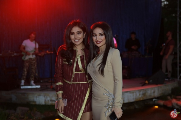 Муниса Ризаева  баҳор-ёз мавсуми учун яратилган либослари тўпламининг намойишини ўтказди