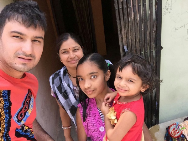 Мумбай кўчаларида адашиб қолган Отабек