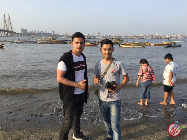 Мумбай кўчаларида адашиб қолган Отабек