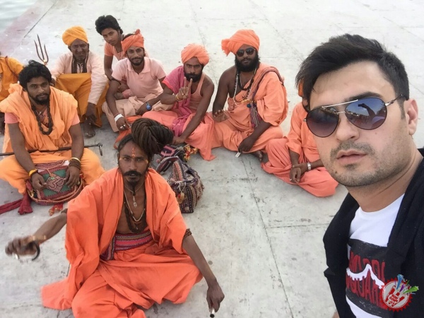 Мумбай кўчаларида адашиб қолган Отабек