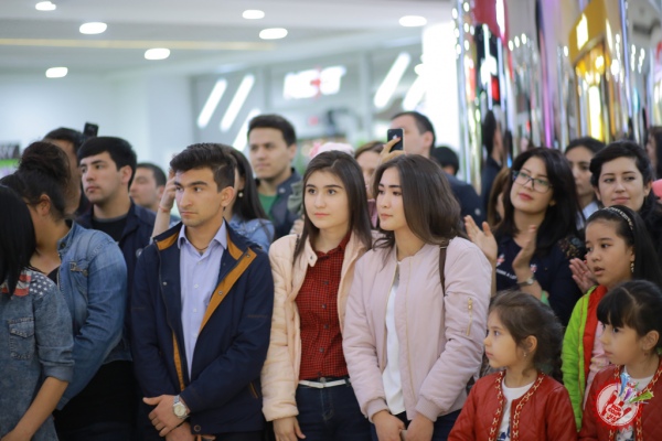 Азиза Низамова альбом тақдимотини ўтказди