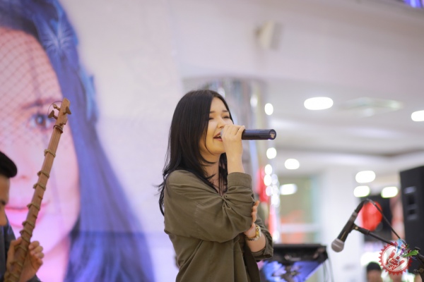 Азиза Низамова альбом тақдимотини ўтказди