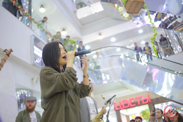 Азиза Низамова альбом тақдимотини ўтказди