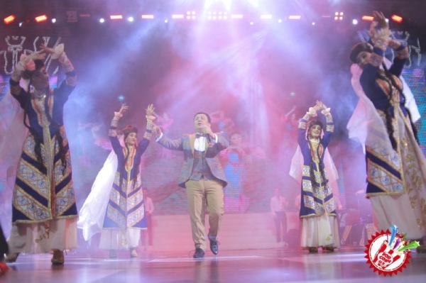 Муродбек Қиличeв етти йиллик танаффусдан сўнг яккахон концерт дастурини тақдим қилди