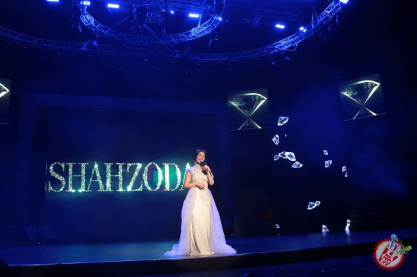 Мафтункор Шаҳзоданинг яккахон дастурининг илк кунидан фоторепортаж