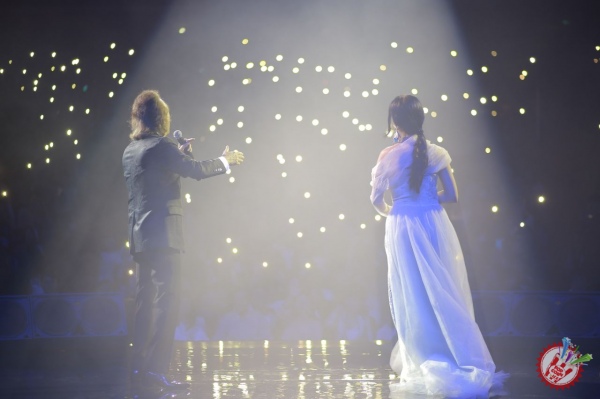 Шаҳзоданинг концерт дастурига Қозоғистоннинг машхур телеканалларидан журналистлар ташриф буюрди