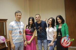 Шаҳзоданинг концерт дастурига Қозоғистоннинг машхур телеканалларидан журналистлар ташриф буюрди