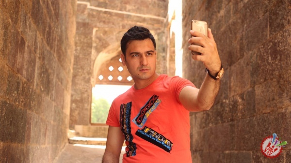 Отабек Муталхўжаевнинг  “Бомбей-Мумбай” композициясига баҳо беринг